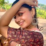 Tanvi Rao Instagram - I was a little girl when I saw Phulwa dance to this song in Boogie Woogie. She was a mother. I was mesmerised by her zeal and energy. I remember trying to learn that choreography but I was unable to match her energy. This song still reminds me of her because at that young age, she imprinted the idea in me that women can really do and be whatever they want to. She taught me that boundaries and limitations can be winked at. So this is a tribute to Phulwa and all the other women who time and again inspire me with their hard work and dreamy eyes. Thank you for teaching me to continue no matter what, and to dance my way into new horizons. #banthan #banthanke #dance #bollywood #bollywoodsongs #women ##boogiewoogie #inspiration #dream #empowerment #fun #tanvirao