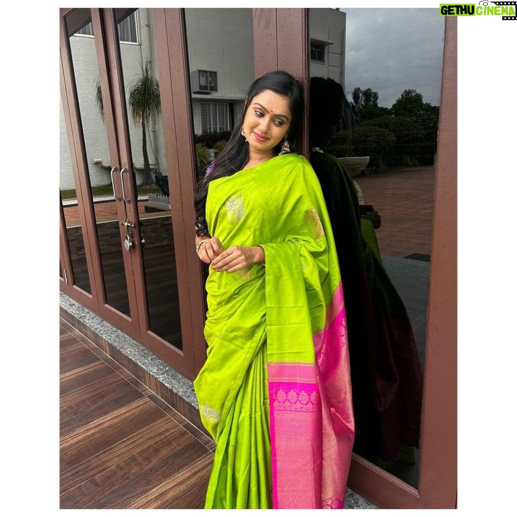 Tanvi Rao Instagram - My dreams are as colourful as my saree 🎨 This lovely saree is by @sheekline 🦜 @brinda_nema @ashwini.rrrr Picture credits to the ever patient photographer- @rajaniabhirath1 😘 #newyear #2024 #happynewyear #saree #wishes #love #work #designer #actor #acting #dance #passion #tanvirao Bangalore, India