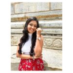 Tanvi Rao Instagram - Smiling extra because Keerthi doesn’t get to do much of that anymore 🙊 #keerthi #lakshmibaramma #bhagyalakshmi #kannadatelevision #tvshow #stories #temple #clothing #actress #tanvirao Bangalore, India