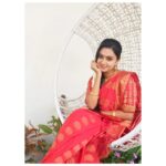 Tanvi Rao Instagram - "How bold one gets when one is sure of being loved" - Sigmund Freud What do you have to say about Keerthi's way of love? ಕೀರ್ತಿಯ ಹುಚ್ಚು ಪ್ರೀತಿಯ ಕುರಿತು ನಿಮ್ಮ ಅಭಿಪ್ರಾಯ ಏನು? Costume credits: @inayadesignerstudio Picture Credits: @makeup_by_sushmananaiah ❤ #keerthi #lakshmibaramma #bhagyalakshmi #kannadatelevision #tvshow #stories #fashion #clothing #collaboration #actress #tanvirao Bangalore, India