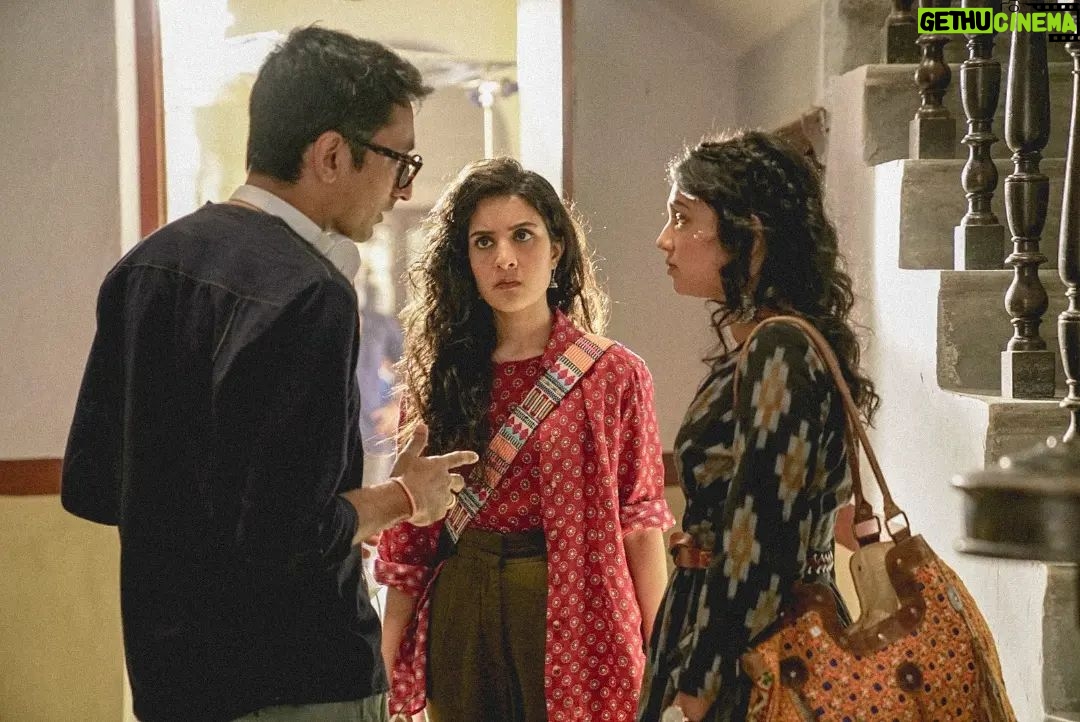 Tanvi Rao Instagram - The people of Gulmohar are what made Gulmohar truly bloom 🌸 There are so many people missing in these pictures, but I hope my love reaches out to everyone who made this shoot a time of such happiness and vibrancy. Some working stills from #Gulmohar Picture Credits- @routes_and_shoots @disneyplushotstar @pagliji Directed by @rahulchittella Beautifully captured by @eeshitnarain @chalkboardentertainment @zeemusiccompany #sharmilatagore @bajpayee.manoj @simranrishibagga @kavidrama @santhybee @utsavijhamusic @surajsharmagram @nargisnandal @sriharsh_sibu @seth_kanishk @danishsood @pujasarup @rajovilla @aayushi_diwan @sleepynushh @ishaanweenie @manshakhurana @routes_and_shoots Delhi, India