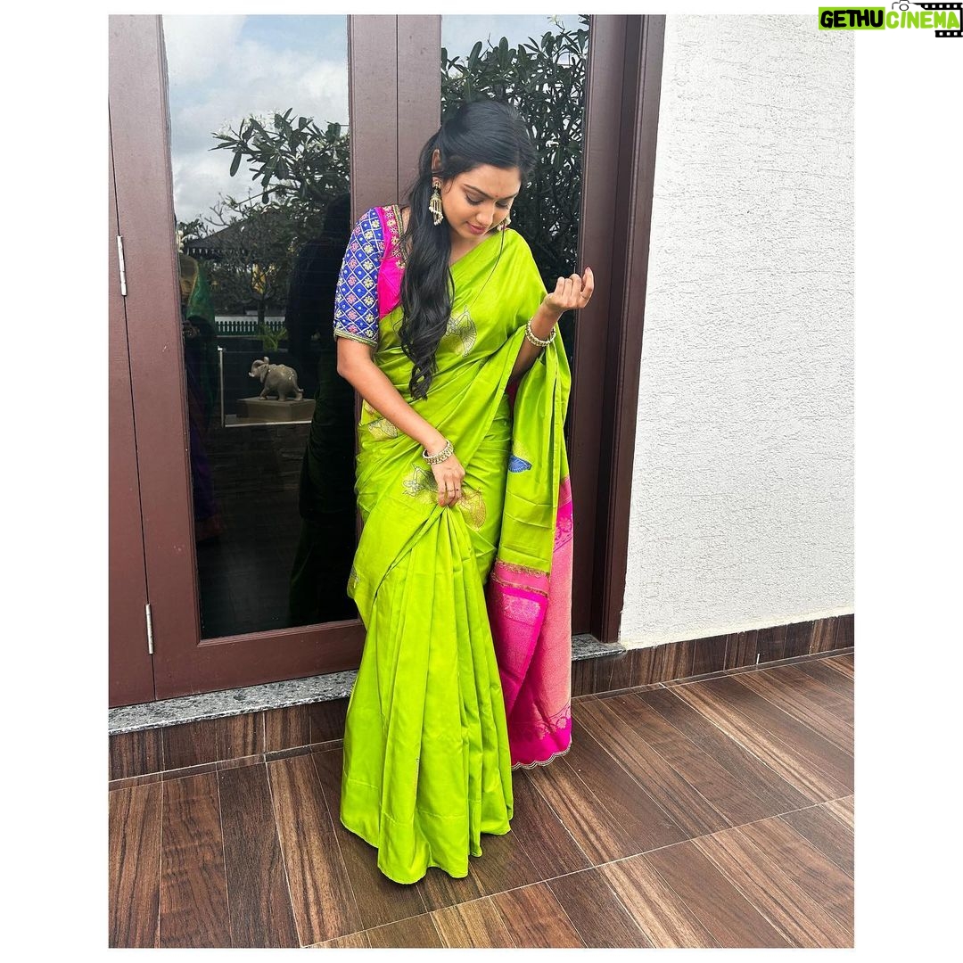 Tanvi Rao Instagram - ಹೊಸ ವರ್ಷದ ಶುಭಾಶಯಗಳು! A very happy new year to all of you❤️ May you get to love what you do and do what you love, this year✨ Happy 2024🐚 This lovely saree is by @sheekline 🦜 @brivanch @ashwini.rrrr Picture credits to the ever patient photographer- @rajaniabhirath1 😘 #newyear #2024 #happynewyear #saree #wishes #love #work #designer #actor #acting #dance #passion #tanvirao Bangalore, India