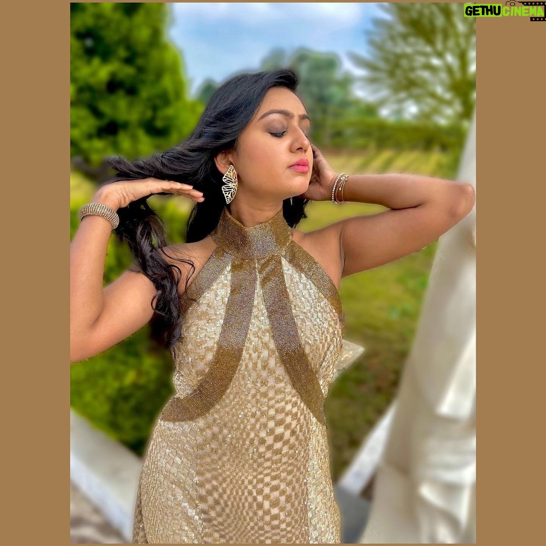 Tanvi Rao Instagram - Sizzle ⚡️ This sparkling outfit - @dharaa_atelier @dharaatelier My lovely photographer- @rajaniabhirath1 ❤️ #sizzle #sparkle #sass #fashion #attire #gown #dress #design #designer #collab #artistsoninstagram #actor #lakshmibaramma #keerthi #tanvirao Bangalore, India
