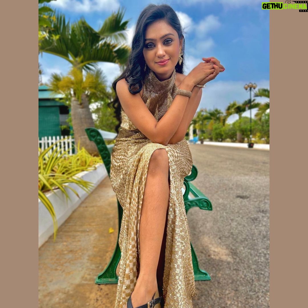 Tanvi Rao Instagram - Sizzle ⚡️ This sparkling outfit - @dharaa_atelier @dharaatelier My photographer- @rajaniabhirath1 ❤️ #sizzle #sparkle #sass #fashion #attire #gown #dress #design #designer #collab #artistsoninstagram #actor #lakshmibaramma #keerthi #tanvirao Bangalore, India
