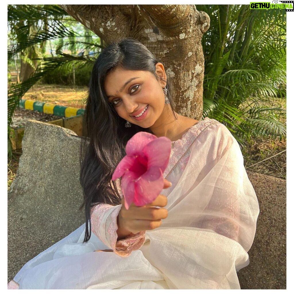 Tanvi Rao Instagram - On a beautiful morning, as warm rays of the sun brush your cheeks and the birds sing their love songs, who would you take a walk with? Tag your favourite person. Mine- Amma @swarnagowri8 🌸 Wearing this elegant saree by @maynadesignerstudio 🌸 #saree #indianwear #ethnic #fashion #collaboration #styling #elegant #beautiful #photooftheday #photoshoot #modeling #actor #tanvirao Mangalore, Karnataka, India