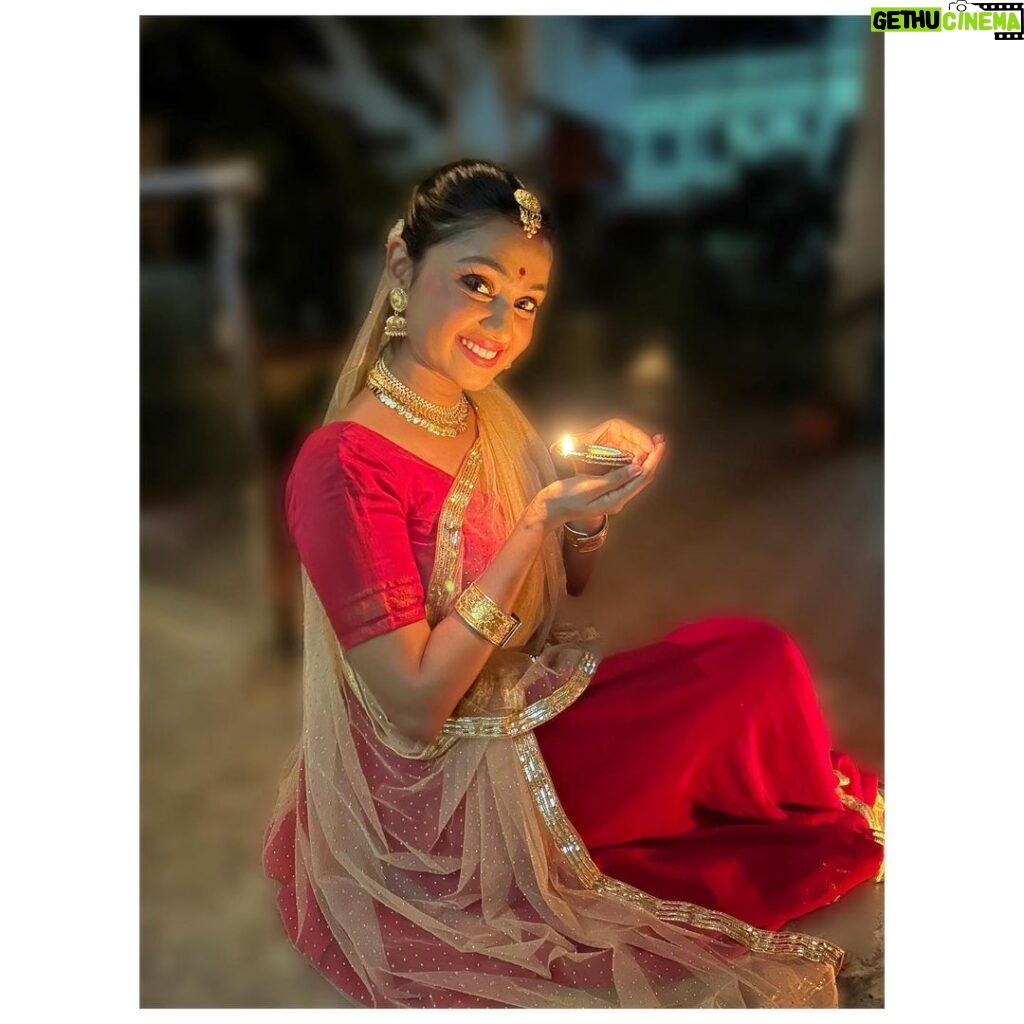 Tanvi Rao Instagram - Throwback to Deepavali and this beautiful costume from @costumecottage_mangalore 🪔🪔 #deepavali #costume #clothes #light #deepa #dance #tanvirao