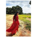 Tanvi Rao Instagram – A shoutout to @maynadesignerstudio for this beautiful attire and the gorgeous necklace🌹 It added so much grace to my body as I danced, and gave me so much confidence.
@maynadesignerstudio even sent it to me with a cute note and I was all smiles. :)
Head to her page now to find out more about her!
Designer- @maynadesignerstudio
Captured by @rajaniabhirath1
#lakshmibaramma #bhagyalakshmi #keerthi #shoot #shootdiaries #collaboration #clothing #sawariya #necklace #choker #clothes #fashion #dance #styleicon #style #instagram #tanvirao Bangalore, India