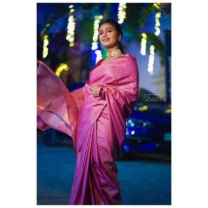 Tanvi Rao Instagram - ನಿಮ್ಮೆಲ್ಲರ ಬೆಂಬಲ ಹಾಗೂ ಪ್ರೀತಿಯ ಸುರಿಮಳೆಯಿಂದ ನನ್ನ ಹೃದಯ ತುಂಬಿ ಬಂದಿದೆ. ನನ್ನ ಜೊತೆ ನಿಂತು, ನನ್ನ ಖುಷಿಯಲ್ಲಿ ಪಾತ್ರರಾಗಿ, ನನಗೆ ಪ್ರೋತ್ಸಾಹ ನೀಡಿದ ನಿಮ್ಮೆಲ್ಲರಿಗೂ ಪ್ರೀತಿಯ ಧನ್ಯವಾದ. 🤍

I am truly overwhelmed by the love and support I have received in the past few days. Thank you for filling my page with good wishes and warmth. I am humbled and grateful, and will try to live up to your love 💙
 
HMU: @glamupbydivyavinay @mk_houseoffashions @makeover_by_hema_aradhya 
Photographers: @click_basya @shivumanmith 

#anubandha #anubandhaawards2023 #colourskannadaofficial #viacom18 #jiocinema #styleicon #award #awardwinning #style #fashion #acting #actor #keerthi #lakshmibaramma #abhimani #audience #love #support #grateful #tanvirao