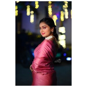 Tanvi Rao Instagram - ನಿಮ್ಮೆಲ್ಲರ ಬೆಂಬಲ ಹಾಗೂ ಪ್ರೀತಿಯ ಸುರಿಮಳೆಯಿಂದ ನನ್ನ ಹೃದಯ ತುಂಬಿ ಬಂದಿದೆ. ನನ್ನ ಜೊತೆ ನಿಂತು, ನನ್ನ ಖುಷಿಯಲ್ಲಿ ಪಾತ್ರರಾಗಿ, ನನಗೆ ಪ್ರೋತ್ಸಾಹ ನೀಡಿದ ನಿಮ್ಮೆಲ್ಲರಿಗೂ ಪ್ರೀತಿಯ ಧನ್ಯವಾದ. 🤍

I am truly overwhelmed by the love and support I have received in the past few days. Thank you for filling my page with good wishes and warmth. I am humbled and grateful, and will try to live up to your love 💙
 
HMU: @glamupbydivyavinay @mk_houseoffashions @makeover_by_hema_aradhya 
Photographers: @click_basya @shivumanmith 

#anubandha #anubandhaawards2023 #colourskannadaofficial #viacom18 #jiocinema #styleicon #award #awardwinning #style #fashion #acting #actor #keerthi #lakshmibaramma #abhimani #audience #love #support #grateful #tanvirao