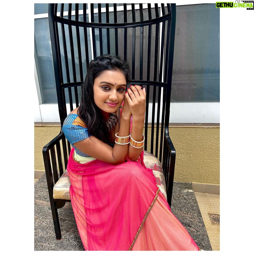 Tanvi Rao Instagram - Smiling, no matter where the wind decides to blow 🍂 Beautiful jewellery set by : @meghanasom #lakshmibaramma #bhagyalakshmi #keerthi #shoot #shootdiaries #randomsmiles #clothes #fashion #instagram #tanvirao Bangalore, India