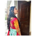 Tanvi Rao Instagram - ನಾನು ಏನನ್ನು ನೋಡಿರಬಹುದು? What do you think I saw? Attire from: @inayadesignerstudio #lakshmibaramma #bhagyalakshmi #keerthi #tvserial #costume #langadavani #lehenga #collaboration #fashion #beauty #fun #photoshoot #tanvirao Bangalore, India
