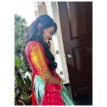 Tanvi Rao Instagram - ನಾನು ಏನನ್ನು ನೋಡಿರಬಹುದು? What do you think I saw? Attire from: @inayadesignerstudio #lakshmibaramma #bhagyalakshmi #keerthi #tvserial #costume #langadavani #lehenga #collaboration #fashion #beauty #fun #photoshoot #tanvirao Bangalore, India