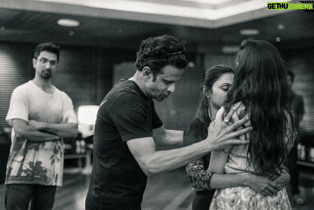 Tanvi Rao Instagram - The people of Gulmohar are what made Gulmohar truly bloom 🌸 There are so many people missing in these pictures, but I hope my love reaches out to everyone who made this shoot a time of such happiness and vibrancy. Some working stills from #Gulmohar Picture Credits- @routes_and_shoots @disneyplushotstar @pagliji Directed by @rahulchittella Beautifully captured by @eeshitnarain @chalkboardentertainment @zeemusiccompany #sharmilatagore @bajpayee.manoj @simranrishibagga @kavidrama @santhybee @utsavijhamusic @surajsharmagram @nargisnandal @sriharsh_sibu @seth_kanishk @danishsood @pujasarup @rajovilla @aayushi_diwan @sleepynushh @ishaanweenie @manshakhurana @routes_and_shoots Delhi, India