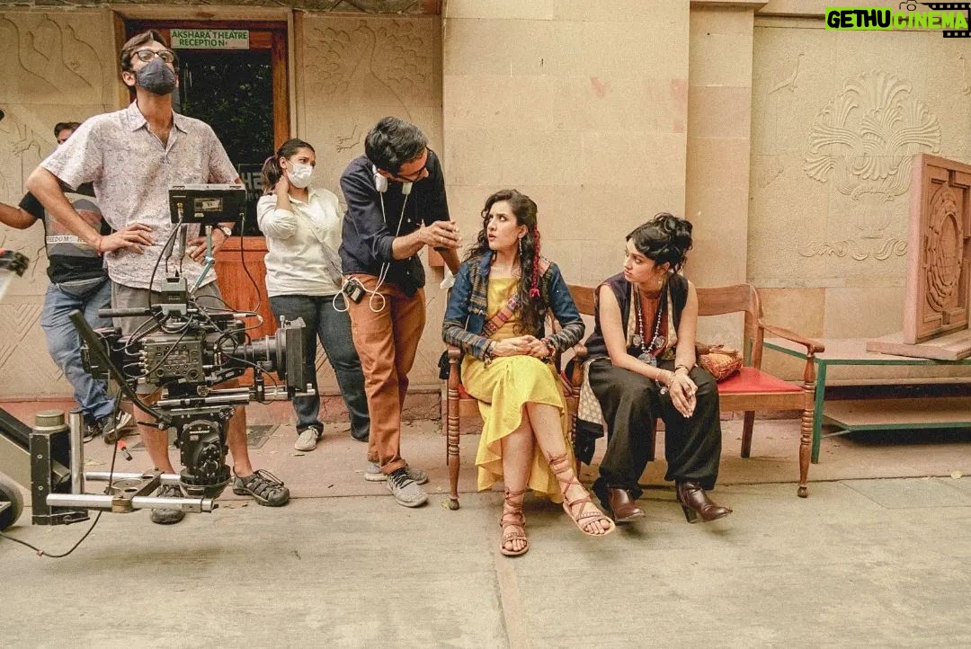 Tanvi Rao Instagram - The people of Gulmohar are what made Gulmohar truly bloom 🌸 There are so many people missing in these pictures, but I hope my love reaches out to everyone who made this shoot a time of such happiness and vibrancy. Some working stills from #Gulmohar Picture Credits- @routes_and_shoots @disneyplushotstar @pagliji Directed by @rahulchittella Beautifully captured by @eeshitnarain @chalkboardentertainment @zeemusiccompany #sharmilatagore @bajpayee.manoj @simranrishibagga @kavidrama @santhybee @utsavijhamusic @surajsharmagram @nargisnandal @sriharsh_sibu @seth_kanishk @danishsood @pujasarup @rajovilla @aayushi_diwan @sleepynushh @ishaanweenie @manshakhurana @routes_and_shoots Delhi, India