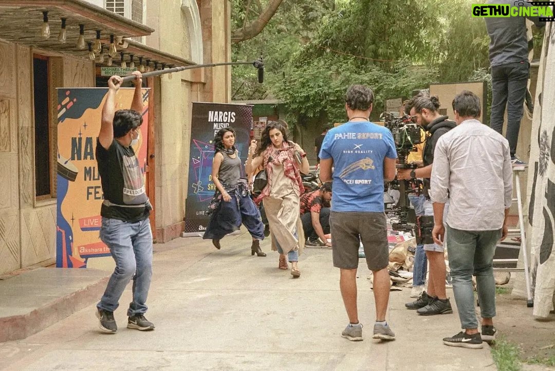 Tanvi Rao Instagram - The people of Gulmohar are what made Gulmohar truly bloom 🌸 There are so many people missing in these pictures, but I hope my love reaches out to everyone who made this shoot a time of such happiness and vibrancy. Some working stills from #Gulmohar Picture Credits- @routes_and_shoots @disneyplushotstar @pagliji Directed by @rahulchittella Beautifully captured by @eeshitnarain @chalkboardentertainment @zeemusiccompany #sharmilatagore @bajpayee.manoj @simranrishibagga @kavidrama @santhybee @utsavijhamusic @surajsharmagram @nargisnandal @sriharsh_sibu @seth_kanishk @danishsood @pujasarup @rajovilla @aayushi_diwan @sleepynushh @ishaanweenie @manshakhurana @routes_and_shoots Delhi, India