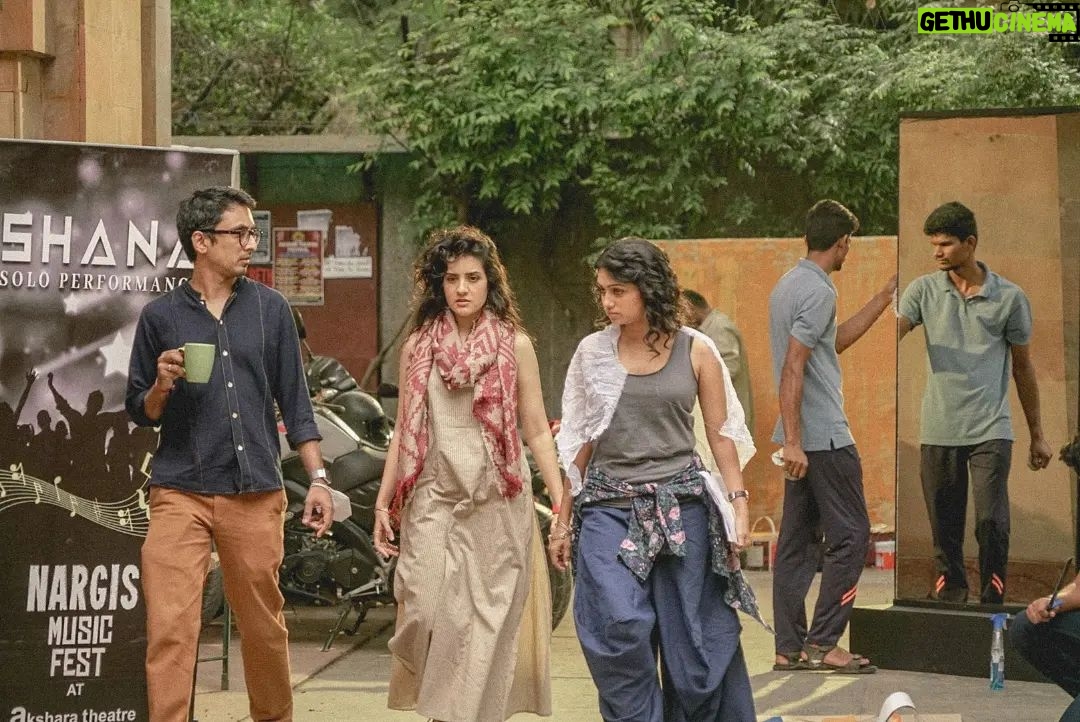 Tanvi Rao Instagram - The people of Gulmohar are what made Gulmohar truly bloom 🌸 There are so many people missing in these pictures, but I hope my love reaches out to everyone who made this shoot a time of such happiness and vibrancy. Some working stills from #Gulmohar Picture Credits- @routes_and_shoots @disneyplushotstar @pagliji Directed by @rahulchittella Beautifully captured by @eeshitnarain @chalkboardentertainment @zeemusiccompany #sharmilatagore @bajpayee.manoj @simranrishibagga @kavidrama @santhybee @utsavijhamusic @surajsharmagram @nargisnandal @sriharsh_sibu @seth_kanishk @danishsood @pujasarup @rajovilla @aayushi_diwan @sleepynushh @ishaanweenie @manshakhurana @routes_and_shoots Delhi, India