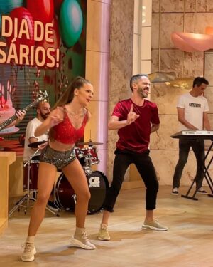 Tanya Instagram - Ela é ex-concorrente do Big Brother e faz hoje 44 anos! Muitos parabéns Tanya! A cantora ficou radiante com as surpresas que lhe preparámos!