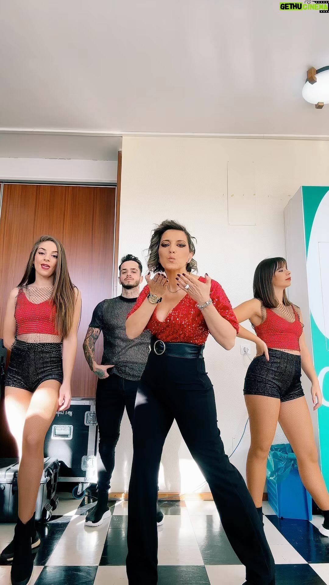 Tanya - 1.3K Likes - Viciei essa música adoro 🥰 dia muito feliz pra vocês 🎄🎁❤️