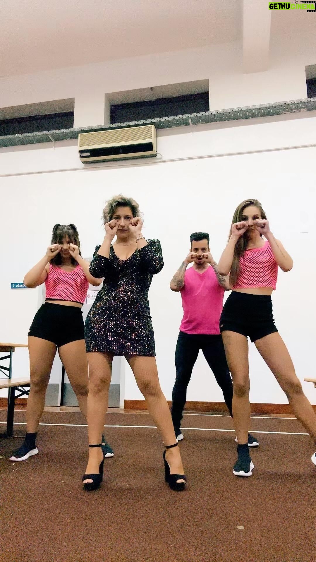Tanya - 1.8K Likes - Hoje acordei em modo de “chora bebé” boa quinta-feira ❤️😘