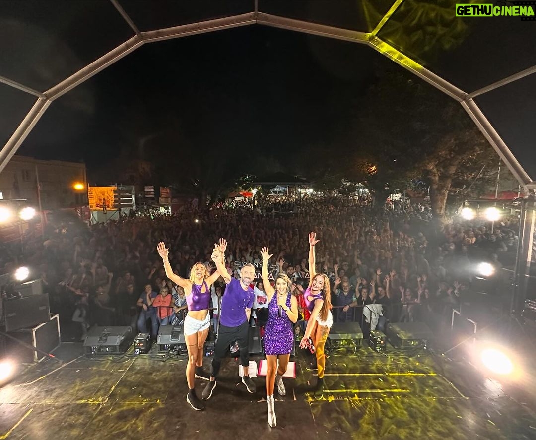 Tanya Instagram - Esta foi uma das muitas fotos que foram tiradas no Verão. E a Foto fala por si… ❤️ boa semana para todos vocês #memorias #shows #musica #coracaopartido #alegria #sonho #viver Caneças, Lisboa, Portugal