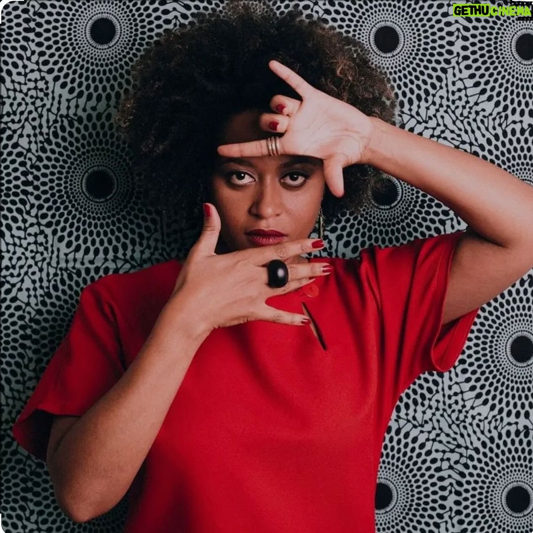 Tanya - 1.2K Likes - Um ponto de luz que me seduz… se eu beber dessa luz que apaga a noite em mim… Mais uma Estrela no Céu… 🥲 💫🖤 Descansa em paz.
