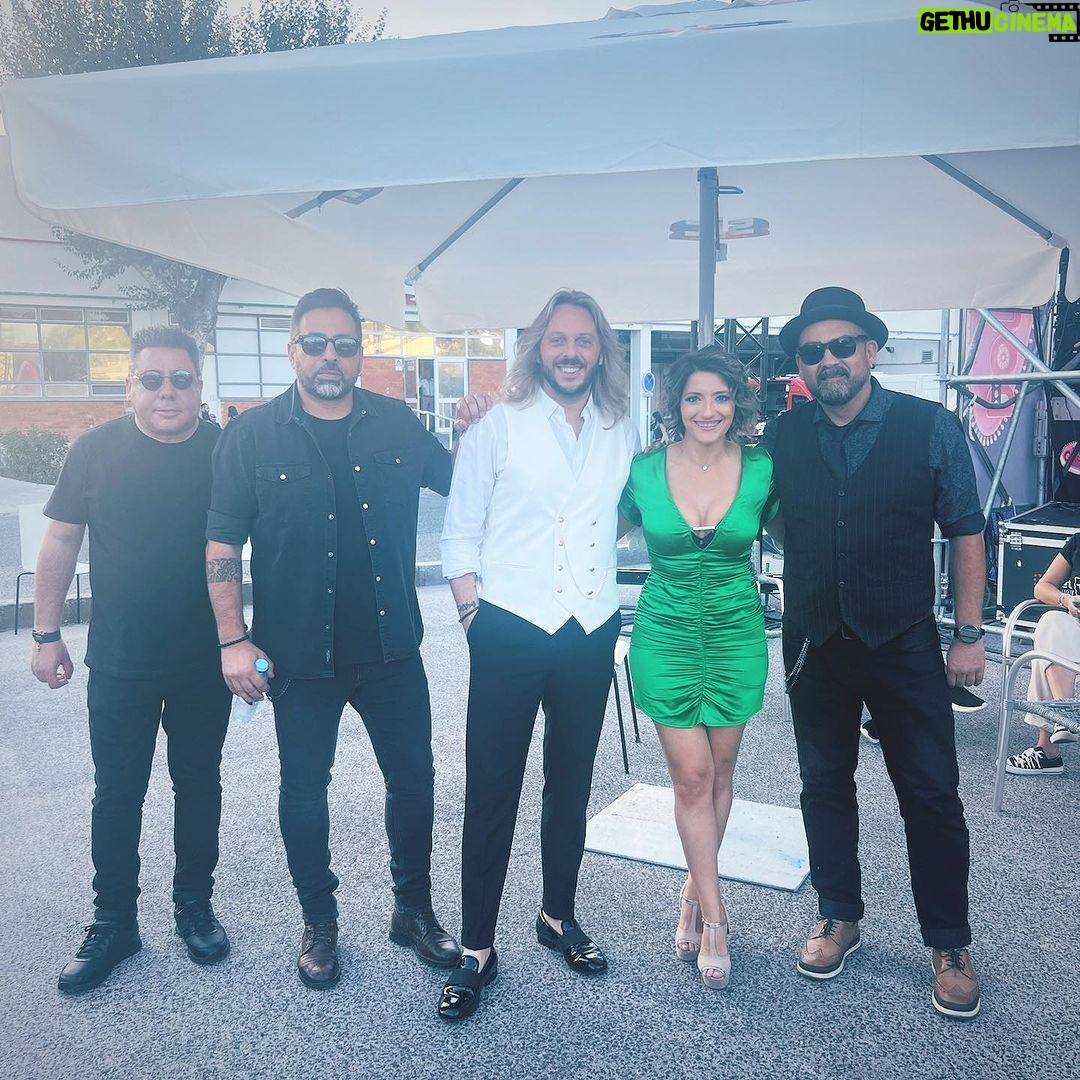Tanya Instagram - Estar com estes meninos é sempre um gosto D.N.A ❤️ fico bem acompanhada. Boa quinta-feira. #musica #chorabebe #amigos #festa