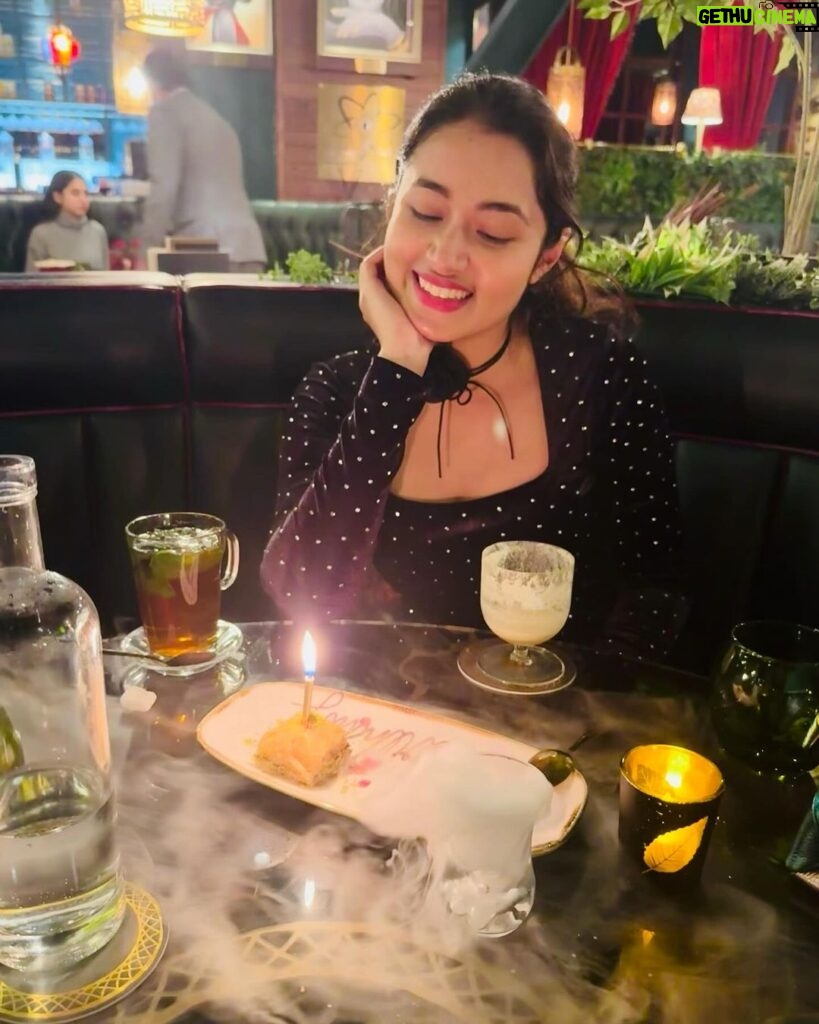 Tasnia Farin Instagram - Birthday came twenty five days early this year 🌺 Qavali