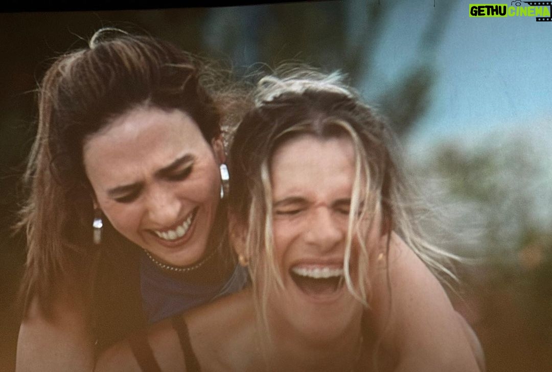 Tatá Werneck Instagram - Corre pros cinemas pra ver @minhairmaeeu_ofilme pq vc vai se divertir muito e se emocionar. Leva seu irmão, sua irmã ou até meu irmão , caso ele tope. Acho difícil