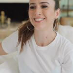 Tatá Werneck Instagram - O aparelho invisível da SouSmile alinha seu sorriso com muito mais conforto e transparência. E neste mês está rolando a Summer Sale: Iniciando seu tratamento* com o cupom *TATA*, você ganha desconto na compra dos seus alinhadores! Corre pra agendar sua avaliação 🧡 *Sujeito à avaliação de um cirurgião-dentista; *Esta é uma obra ficcional de humor e as informações nela fornecidas não substituem o aconselhamento de um profissional de saúde. Consulte um(a) dentista SouSmile para orientações individuais sobre seu caso.