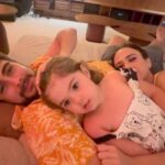 Tatá Werneck Instagram - Feliz natal. Que seja um dia de paz e amor e alegria! Denguinho (minha amada avó que já foi dar um rolê no Céu ) amava mais que tudo esse dia! Aproveitem c suas famílias! Ah e hoje estreia Minha irmã e eu 🦋 pré venda em todos os cinemas 🦋