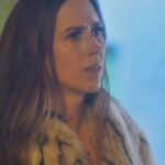 Tatá Werneck Instagram - #TERRAEPAIXÃO 📺 E a Anely tentando convencer o Luigi que só tava dando um beijo técnico no Enzo??? 😂💋