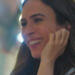 Tatá Werneck Instagram - #TERRAEPAIXÃO 📺 Claro que não tem problema pegar dinheiro da polícia, né, Anely e Luigi? 😂🤦‍♂️ Eu me divirto com esses dois 🗣️