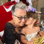 Tatá Werneck Instagram - Feliz natal. Que seja um dia de paz e amor e alegria! Denguinho (minha amada avó que já foi dar um rolê no Céu ) amava mais que tudo esse dia! Aproveitem c suas famílias! Ah e hoje estreia Minha irmã e eu 🦋 pré venda em todos os cinemas 🦋