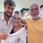 Tatá Werneck Instagram - Feliz natal. Que seja um dia de paz e amor e alegria! Denguinho (minha amada avó que já foi dar um rolê no Céu ) amava mais que tudo esse dia! Aproveitem c suas famílias! Ah e hoje estreia Minha irmã e eu 🦋 pré venda em todos os cinemas 🦋