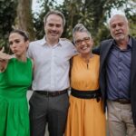 Tatá Werneck Instagram - Foi aniversário de 70 anos do meu pai. Demorei a achar alguém com quem quisesse me casar pq tenho como referência um homem leal, fiel (qq coisa me manda por dm com provas assinadas em cartório) que sempre colocou a família acima de tudo . Te amo mto! Deus abençoe sua saúde! Sei que cada fio perdido de cabelo foi uma noite de sono esperando a gente chegar , ou indo pegar a gente 3 da manhã. Ou rezando em casa preu passar de ano. Ou escondido na mata quando íamos numa praia ou cachoeira. Meu maior fã. Sou sua maior fã tb!