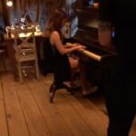 Tatá Werneck Instagram - Bastidores minha irmã e eu! E vc? Já foi assistir? Se foi me marca. Se não foi marca a galera do goodzilla.