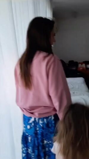 Tatá Werneck Instagram - Hoje é aniversário da Menina que me fez mulher 🦋 você mesma me disse "mamãe, do meu lado você vira criança". Do seu lado eu tenho vontade de me ajoelhar pra agradecer a Deus e BENÇÃO de ter uma filha como você. Eu te amo muito. Você é meu grude 🦋 Meu amor maior. Daqui a 3 anos vou poder usar seus sapatos e mamãe vai poder te ensinar sobre lei do retorno das maquiagens . 🦋 Te amo minha bebê . Minha vida . Minha deusa . Acordei hoje 1 da manhã e ficamos desde então acordadas conversando. Até que enfim um papo sincero