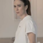 Tatá Werneck Instagram - É, essa aí sou eu. Você deve estar se perguntando como eu vim parar aqui, não é? “Ai, Tatá, mas você ainda é perseguida pelos insetos?”. Sim, eu sou. Quando comecei a ver a luz no fim do túnel, eles voltaram. Todo dia é um diferente: mosquito, barata... Mas o que eles não sabiam é que, pelo segundo ano consecutivo, eu vou acabar com eles – e quem vai me ajudar são os meus fiéis escudeiros: Raid, OFF! e Baygon. Chega de perrengue! É o fim da picada... pros insetos! Fiquem ligados 👀 #OFimDaPicada @baygonbrasil @raidbrasil @off.repelentes.br Antes de usar, leia as instruções do rótulo. OFF! é produzido no Polo Industrial de Manaus. Conheça a Amazônia”. Cuidado! Perigoso! Antes de usar, Leia as Instruções do rótulo.