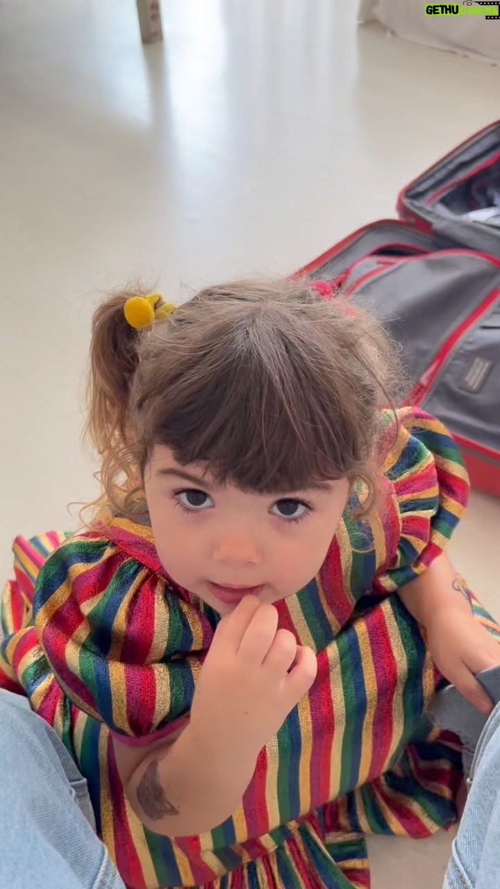 Tatá Werneck Instagram - Minha criança mais amada. Menina que mudou minha vida. Minha rainha. Minha princesa. Minha neném. Se algum dia tiver noção de 1% do qto eu te amo certamente se sentirá a criança mais amada do mundo e talvez pare de estragar minhas maquiagens. Te amo! Feliz dia das crianças!