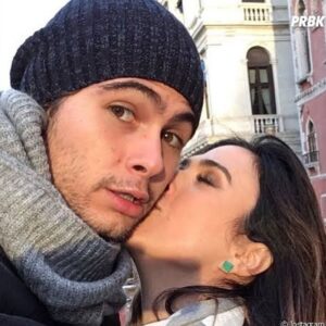 Tatá Werneck Instagram - Hoje é aniversário do nosso amor papai Rafa. Achei que nunca fosse me referir ao pai da minha filha como papai. Achei que nunca fosse durar tanto tempo . Achei que nunca fôssemos permanecer depois da pandemia . Achei que vc nunca fosse se tornar um rambo de tanto malhar. Achei que nunca fosse ouvir conselhos de alguém mais novo. Achei que nunca fosse fazer novela com você e achar legal. Achei que não iria continuar te achando lindo depois daquela fase que vv usou um mega hair mal colocado. Feliz do "achei que nunca". Saúde, paz, sucesso e amor! E que vc volte a cozinhar. Pra conquistar fazia aquele macarrão. Hoje nao tá fazendo nem queijo quente . @rafaavitti