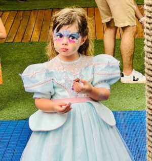 Tatá Werneck Instagram - Teve a festa da Caca e foi lindo. Menor necessidade de ir de salto em festa de criança. Viajei. Sim estou usando Instagram como bloco de notas