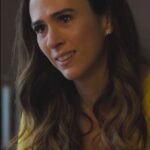 Tatá Werneck Instagram - #TERRAEPAIXÃO 📺 Eu tô só a Anely: muito feliz da Lucinda estar apaixonada pelo Marino! 🥰💕 Que linda a cumplicidade das irmãs, né? 🥹
