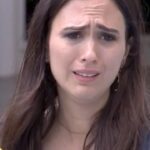 Tatá Werneck Instagram - E quando a Valdirene invadiu a casa do @bbb e não quis mais sair? 🤭 Não julgo… Ela deu muito orgulho pra minha embaixadora @tatawerneck! 👏😂 #AmorÀVida #BBB24 #BBBNoGloboplay #PraTodosVerem: Cena de Tatá Werneck como Valdirene na novela Amor à Vida. A personagem fez uma participação no BBB14 e, no trecho, ela perde uma prova, mas se recusa a deixar o programa, sendo carregada por dois “ninjas” da produção.