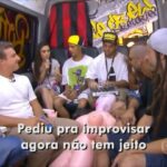 Tatá Werneck Instagram - Ele já me pôs na van pra rimar DO NADA num dia a tarde que eu tava de folga, já me deu o título de ruim de roda, já me deu sustos de todos os tipos, já me chamou pra vários programas e todos tem uma surpresa que me faz suar ao vivo. Por isso te adoro e adoro ser sua amiga! Parabéns @lucianohuck ! Nunca te dei presente e sua vida sempre foi maravilhosa. Esse ano não vou quebrar a tradição 🦋 obrigada por tudo sempre! Amo sua família 😍❤️🦋🦋
