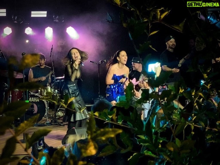 Tat谩 Werneck Instagram - Primeira foto linda acabei de ganhar de presente do @baiao.pablo ! Amei tanto! E a segunda do meu amigo @andrenicolau enquanto ainda estava s贸brio 馃 @sandyoficial