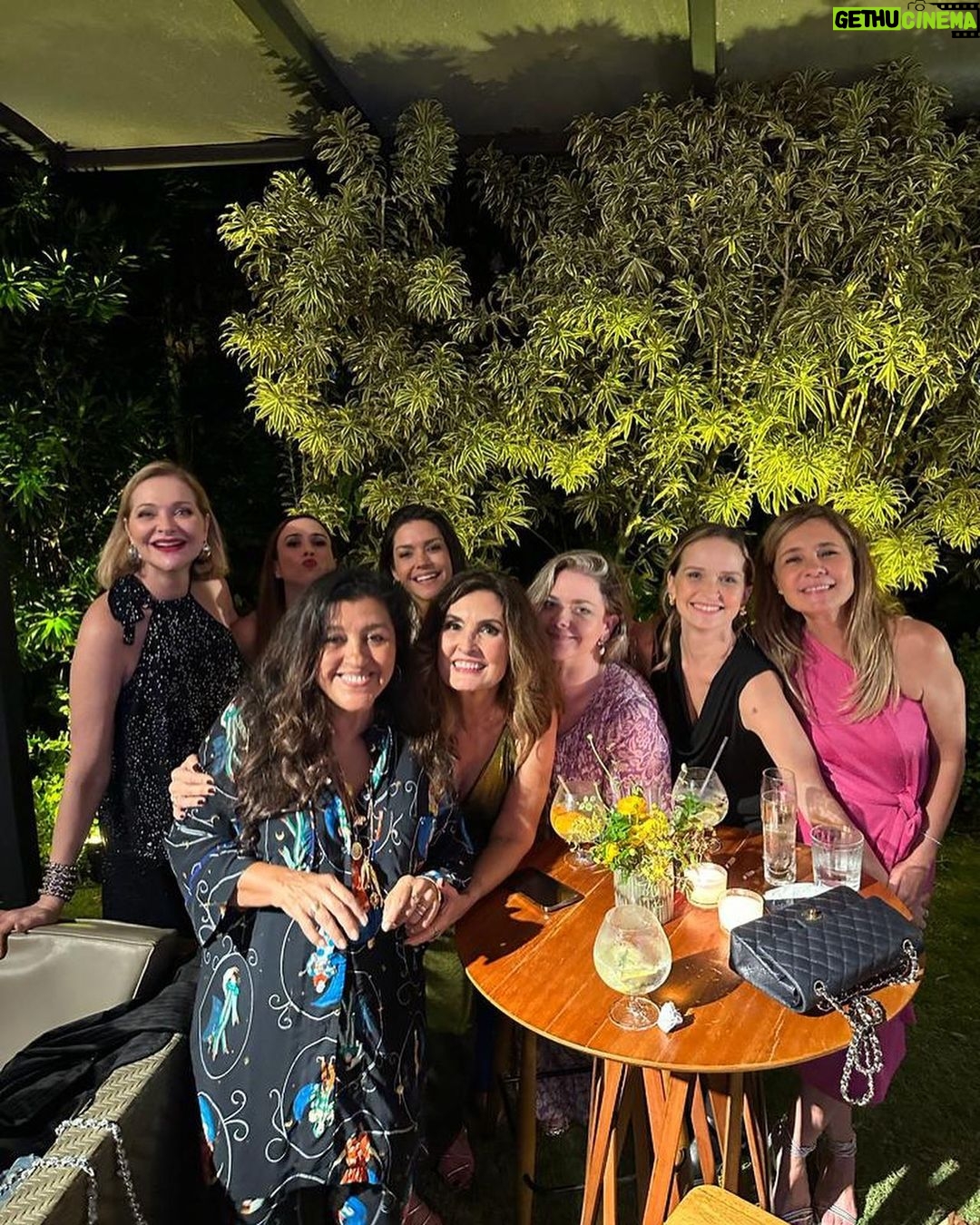 Tatá Werneck Instagram - Parabéns pra querida @fatimabernardes ! Mulher incrível demais que admiro tanto! @rafaavitti @ferodriguesoficial @tatafersoza @louisedtuani @sterblitch @reginacase e Adriana Esteves e te amo @carlabiriba