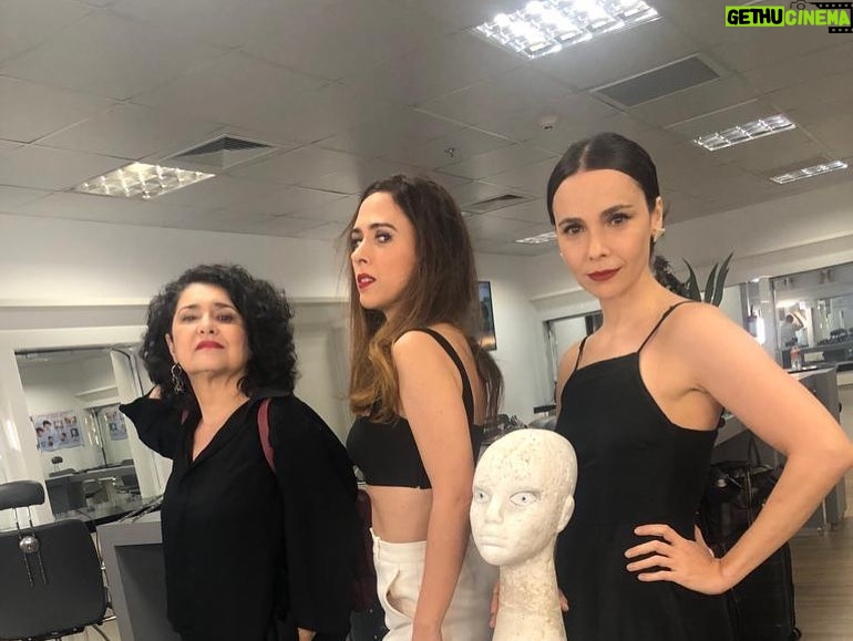 Tatá Werneck Instagram - "Vamos ficar só 10 minutos que a gente acorda cedo amanhã ". @deborafalabellaoficial @mariabetaperez @inezviana