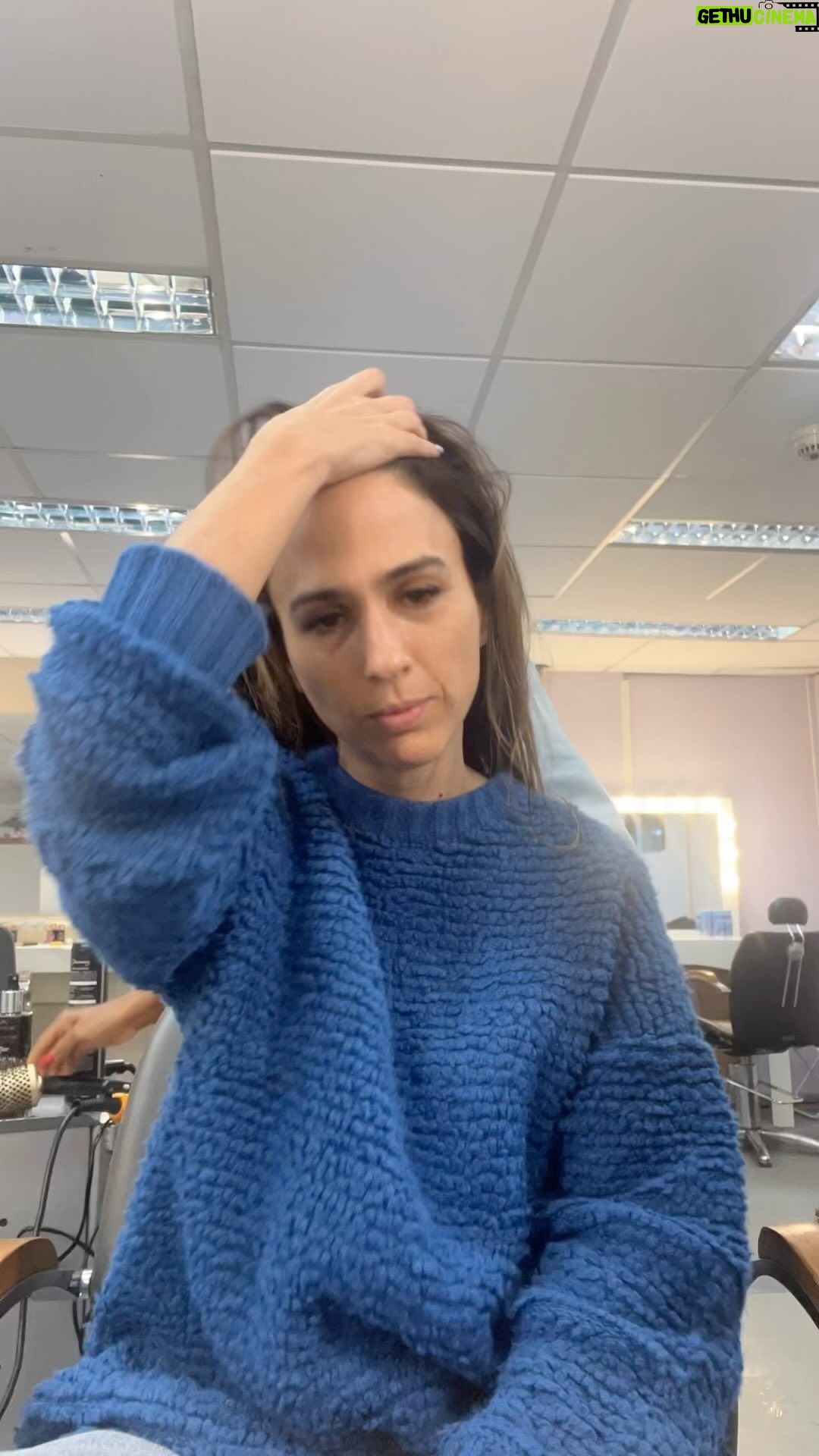 Tatá Werneck Instagram - Virando Anely pelas mãos de @sheilamonicaanjos e @bettepintomakeup . Vocês são maravilhosas 🦋 me deixam linda (fantástico vai tentar descobrir como) , a gente ri, reza, dança e nunca atrasamos um min! Isso há de ser valorizado um dia 🦋 amo vcs