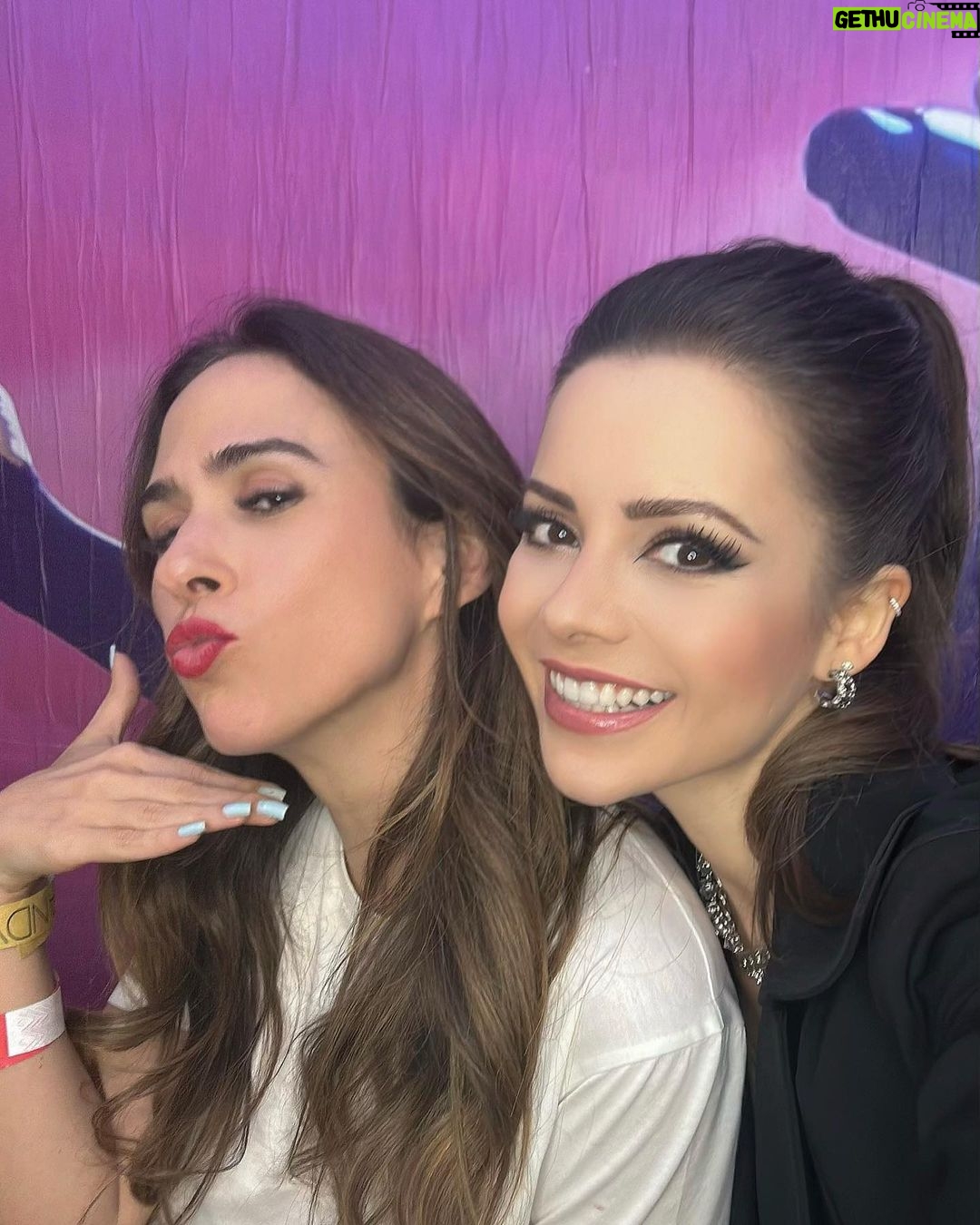 Tatá Werneck Instagram - Fui no show da Deusa. Há anos , nesse mesmo lugar , fiquei na porta só pra ver ela passar . Te amo. Vc é perfeita @sandyoficial @wagsantisteban