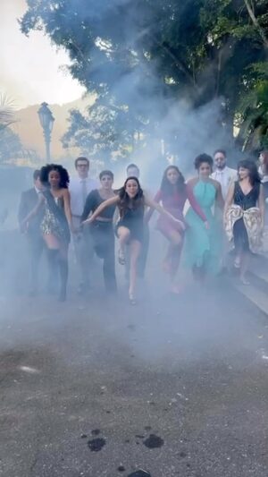 Tatá Werneck Instagram - Grease nos tempos da soja . Agradecimento especial a esse elenco de amigos que eu amo e @paulahessenvan e @gilvete_santos pelos figurinos e maquiagem incríveis! E @bettepintomakeup e @sheilamonicaanjos minhas fiéis escudeiras! Até a próxima! Amo mto vcs !